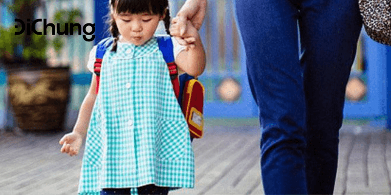 Những nguy hiểm có thể xảy ra khi đón con muộn, cha mẹ nên cảnh giác